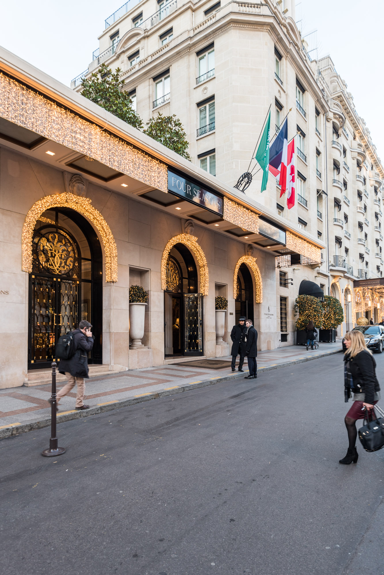 Paris - Visiting Four Seasons George V Hotel - Entrance