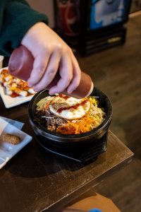 Beef bulgogi korean dolsot bibimbap hot sauce at Comon 꼬몽 Restaurant Verdun